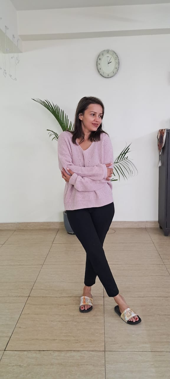 Loose-fit knitted sweater