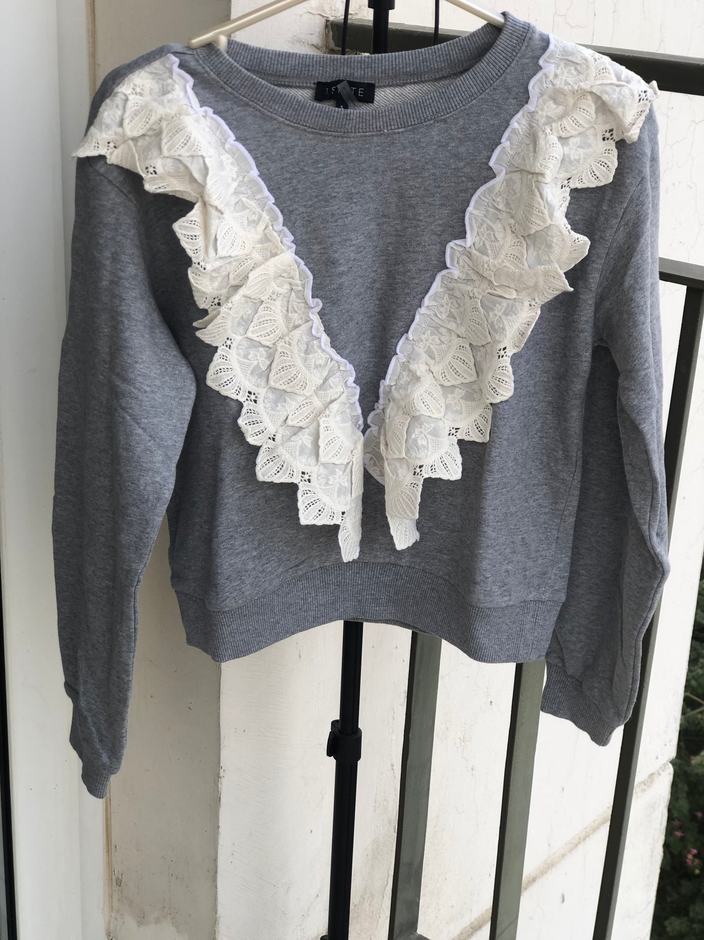 FRILL LACE SWEATER