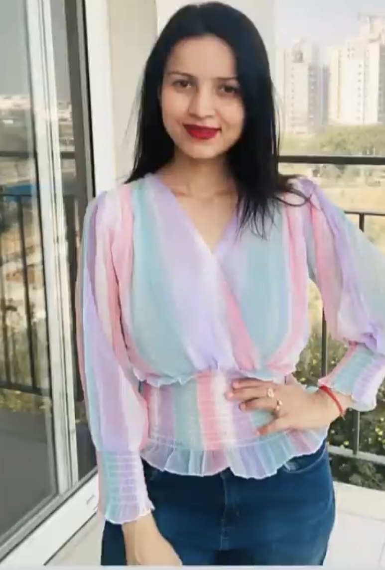 Rainbow top with elastic fit