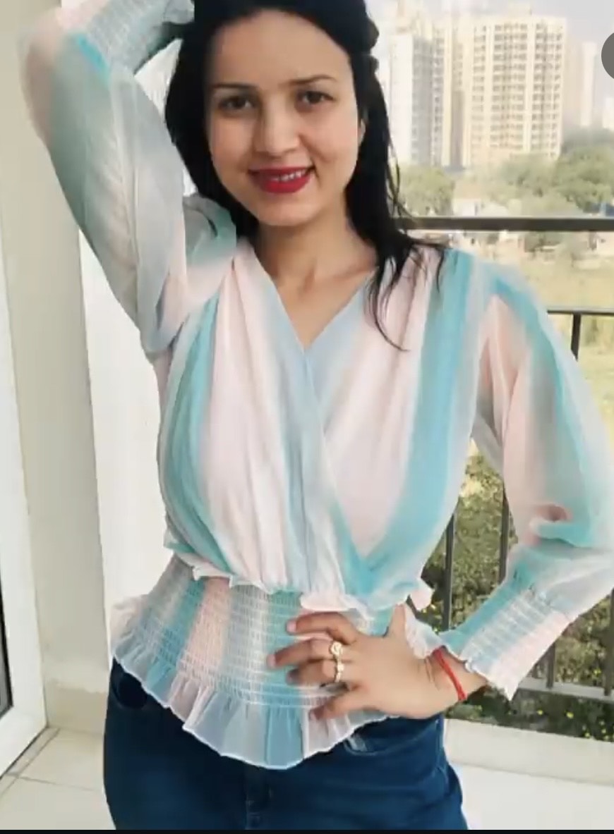 Rainbow top with elastic fit