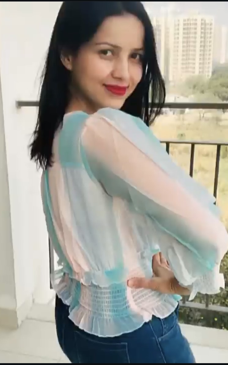 Rainbow top with elastic fit