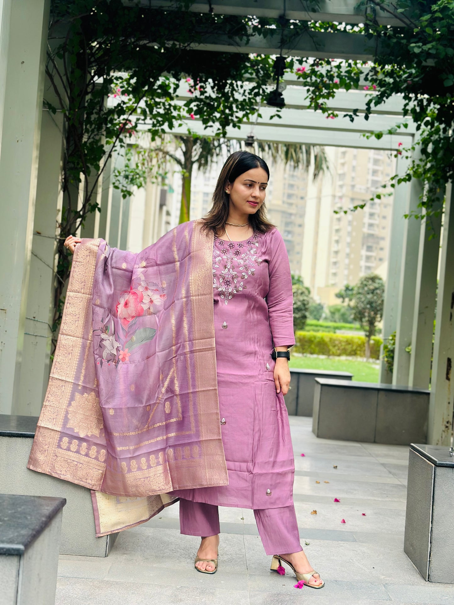 fully stitched pant suit with a gorgeous banarasi dupatta