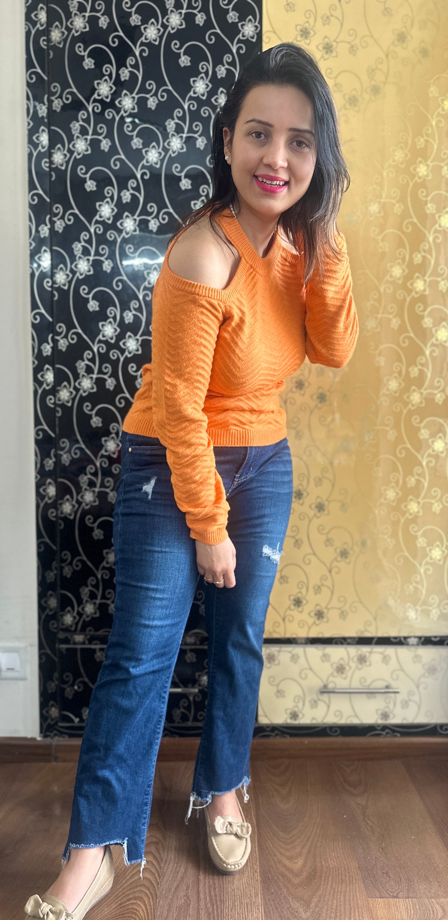WOOLLEN CUT-SHOULDER SWEATER