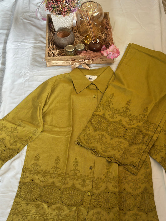 Cotton coord set with beautiful detailing both on the top and at the bottom.